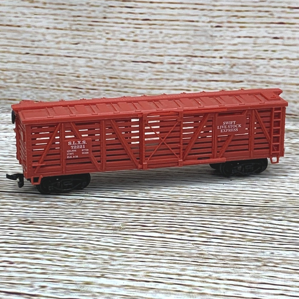 Life-Like HO Scale Red Swift‎ Livestock Express Train Car 72221